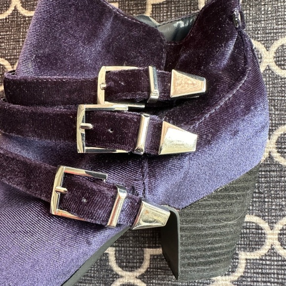 Crown Vintage Navy Side- Buckle Vegan Leather Ankle Boots with Buckles- size 7 - Picture 5 of 8